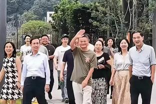 人来就行了，怎么还带礼物这么客气呢？